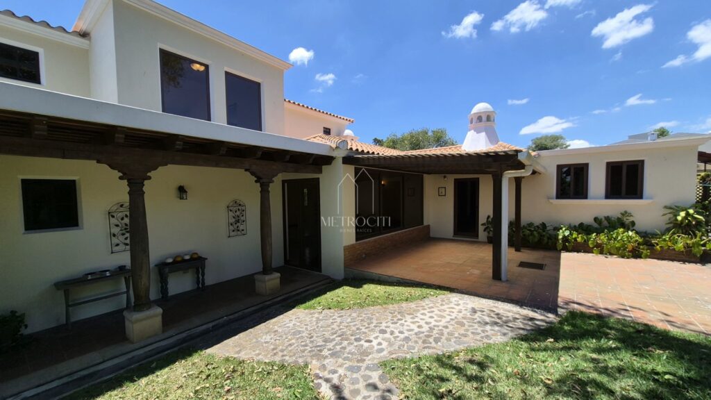 En Venta – Se Vende Hermosa Casa De Esquina En Carretera A El Salvador - Foto 2 de 12