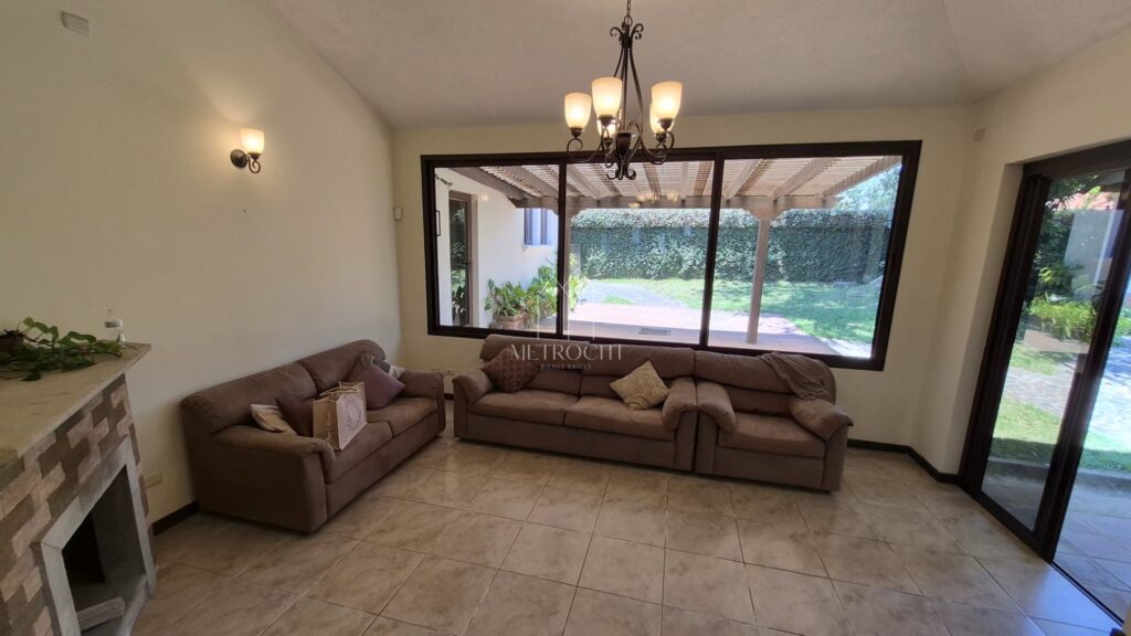 En Venta – Se Vende Hermosa Casa De Esquina En Carretera A El Salvador - Foto 3 de 12