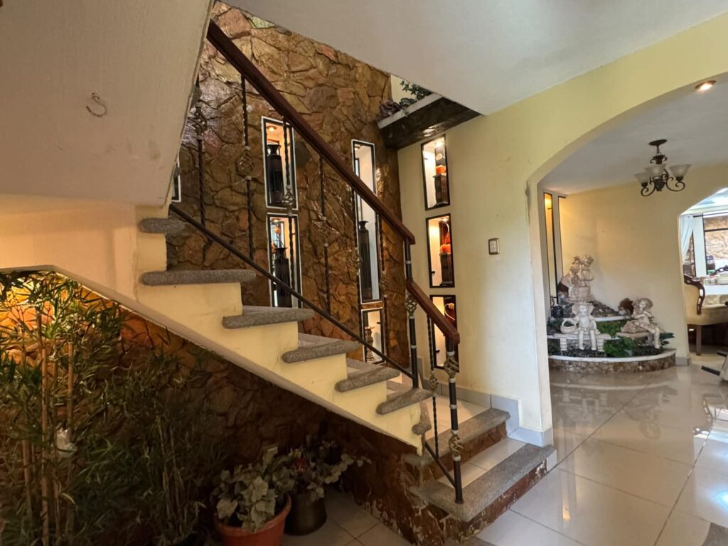 Casa Remodelada En Venta + 1 - Foto 3 de 12