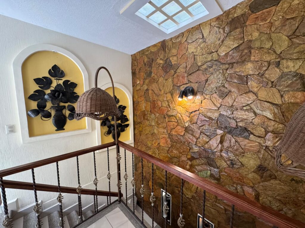 Casa Remodelada En Venta + 1 - Foto 5 de 12