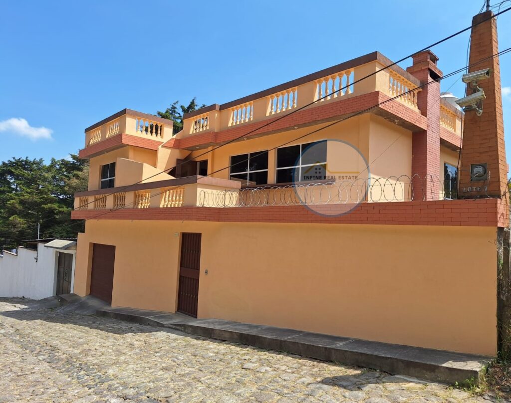 Hermosa Y Amplia Propiedad En Venta Con Terreno Adyacente - Foto 2 de 15
