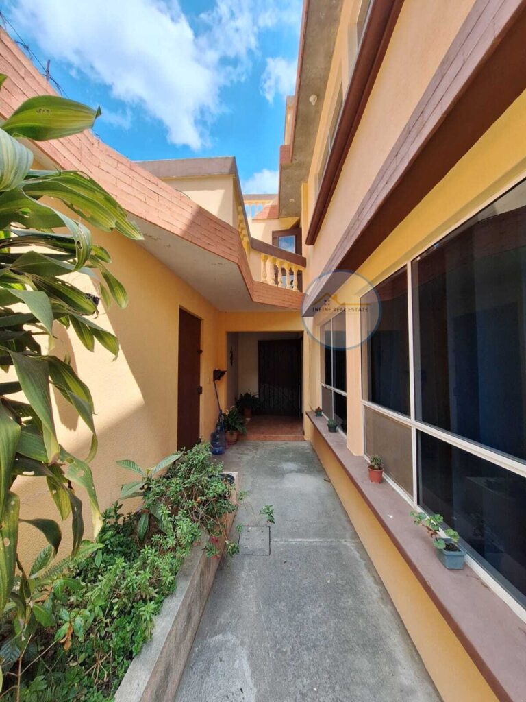 Hermosa Y Amplia Propiedad En Venta Con Terreno Adyacente - Foto 3 de 15