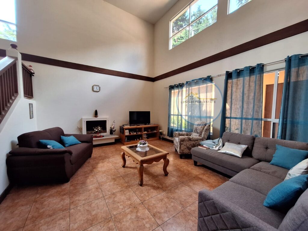 Hermosa Y Amplia Propiedad En Venta Con Terreno Adyacente - Foto 4 de 15