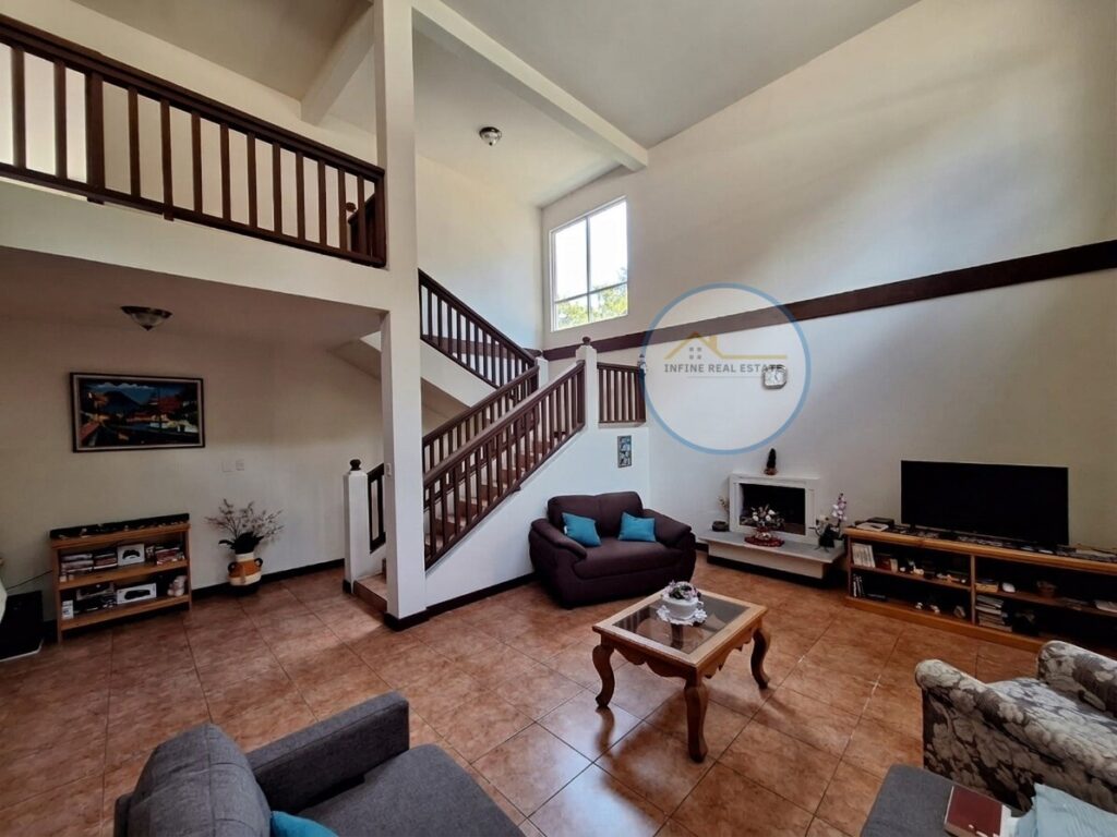 Hermosa Y Amplia Propiedad En Venta Con Terreno Adyacente - Foto 5 de 15