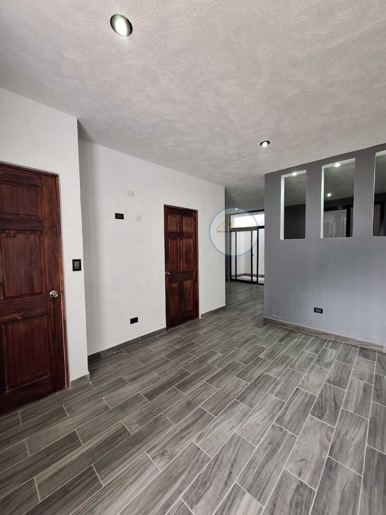 Hermosa Casa De Dos Niveles En Venta. Lista Para Ser Estrenada. - Foto 2 de 15