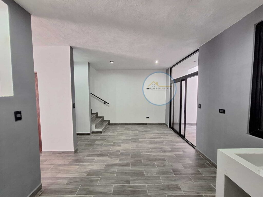 Hermosa Casa De Dos Niveles En Venta. Lista Para Ser Estrenada. - Foto 3 de 15