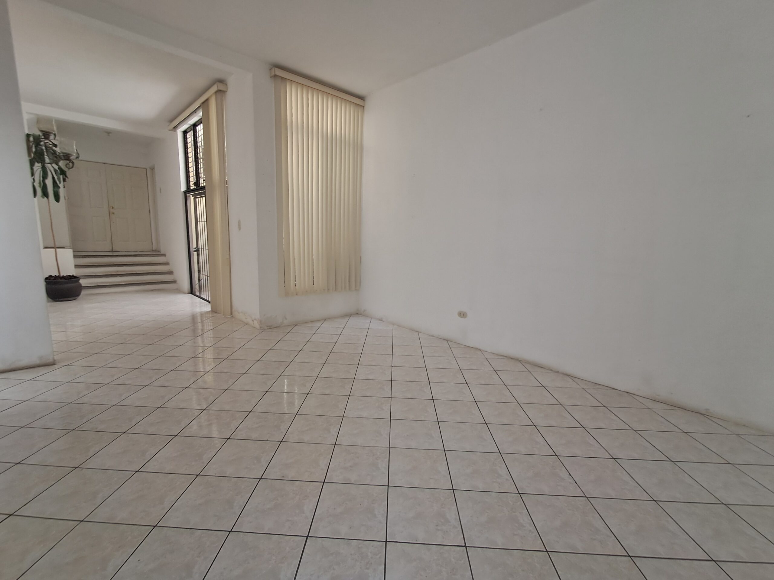 En Alquiler – Casa Disponible En Zona 16