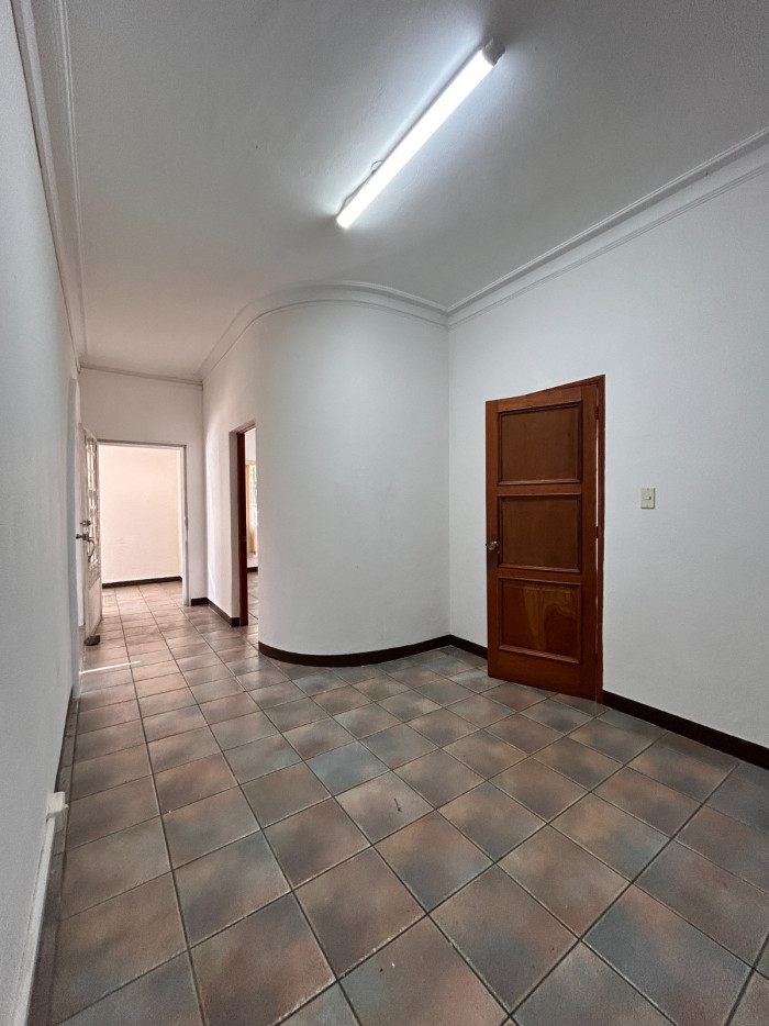 Casa Para Oficinas En Alquiler En Zona 10, Ciudad De Guatemala - Foto 5 de 8