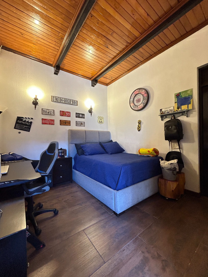 Casa Amplia De Una Planta En Venta | Zona 1, Ciudad De Guatemala - Foto 5 de 9