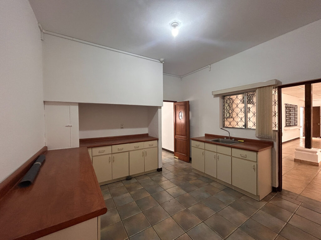 Casa Para Oficinas En Alquiler En Zona 10, Ciudad De Guatemala - Foto 3 de 8