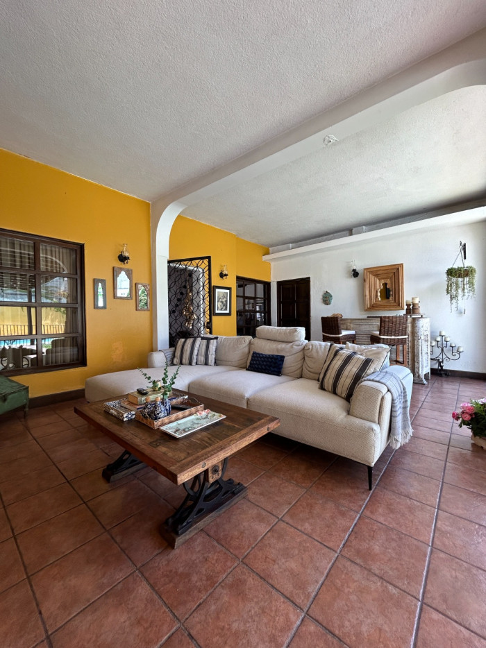 Casa Amplia De Una Planta En Venta | Zona 1, Ciudad De Guatemala - Foto 2 de 9