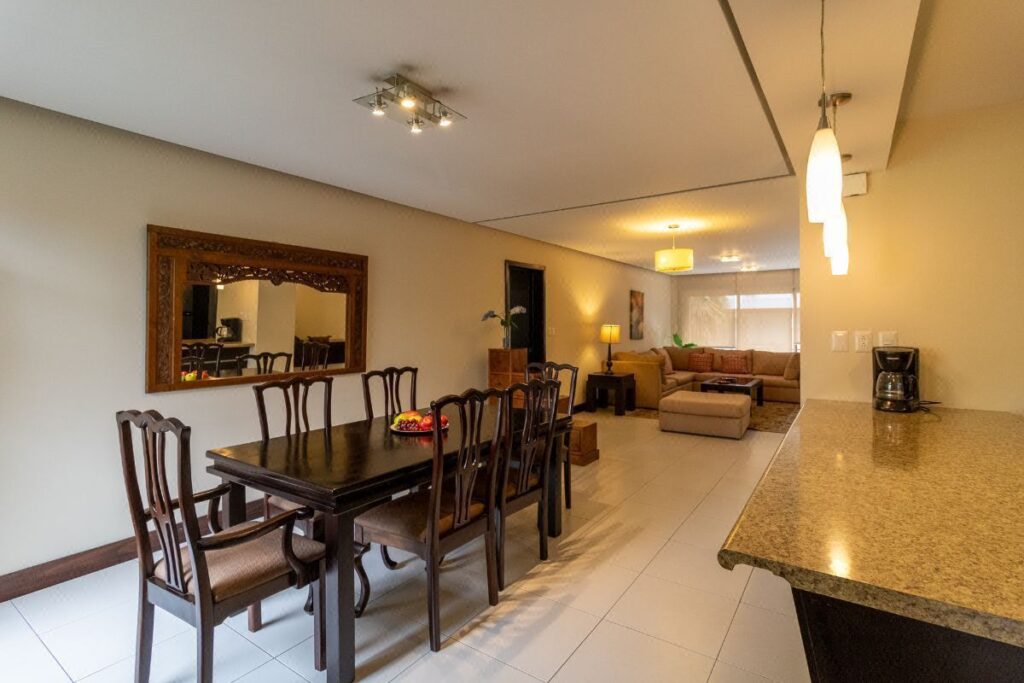 En Alquiler – Apartamento Amueblado Zona 10/ 2 Habitaciones - Foto 2 de 14