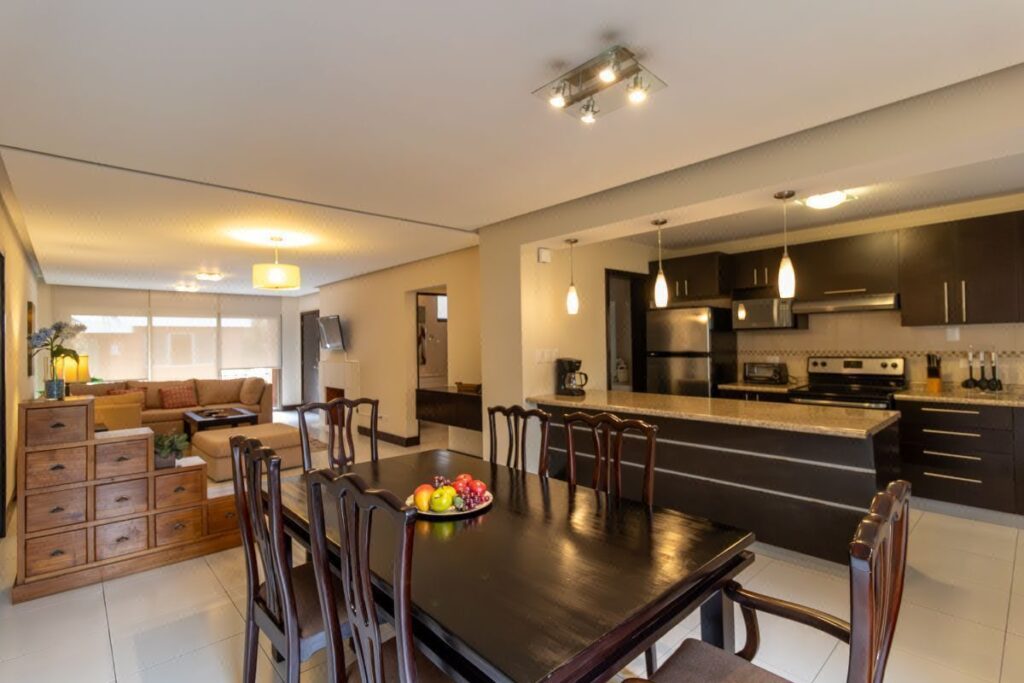 En Alquiler – Apartamento Amueblado Zona 10/ 2 Habitaciones - Foto 4 de 14