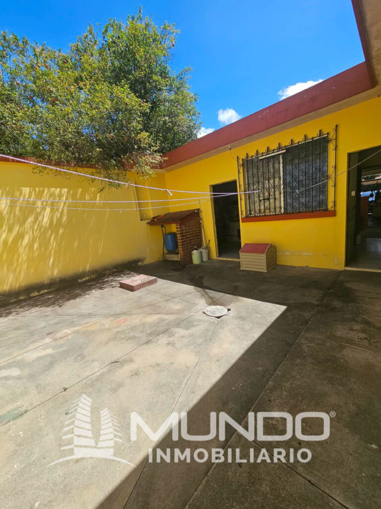 Casa Con Terreno Amplio En Venta Las Charcas Zona 11 - Vista principal de la propiedad