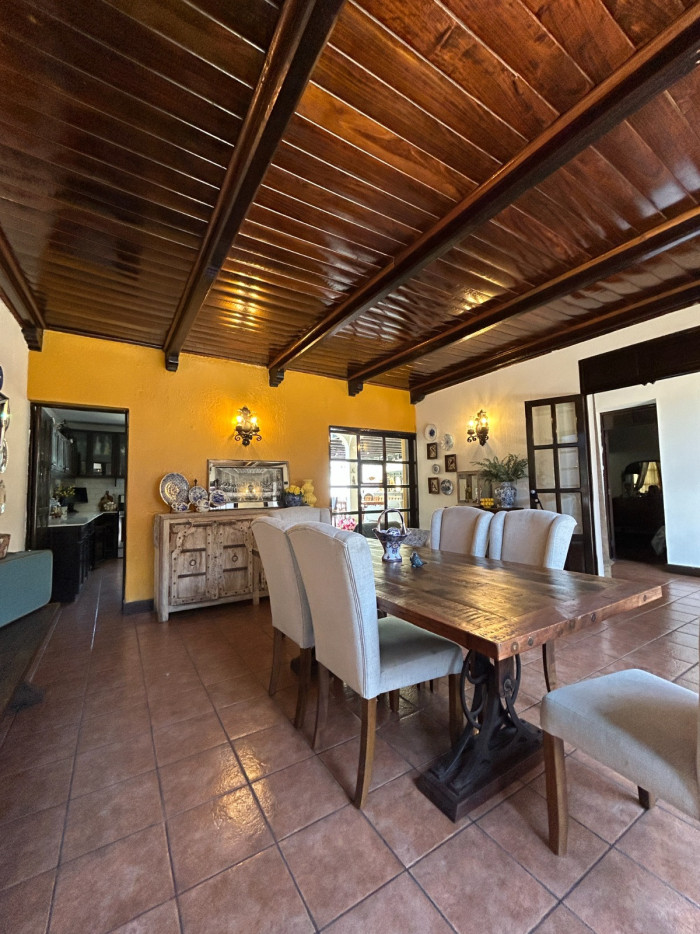 Casa Amplia De Una Planta En Venta | Zona 1, Ciudad De Guatemala - Foto 3 de 9