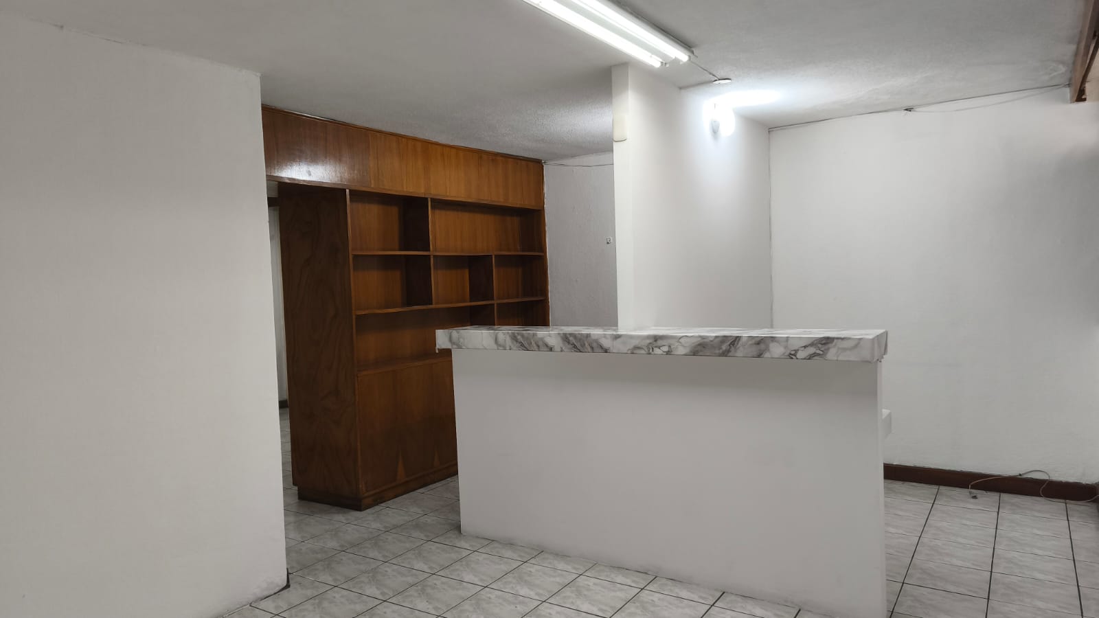 En Alquiler – Oficina Comercial De 180 M² En Zona 7 – A 50m De La Roosevelt