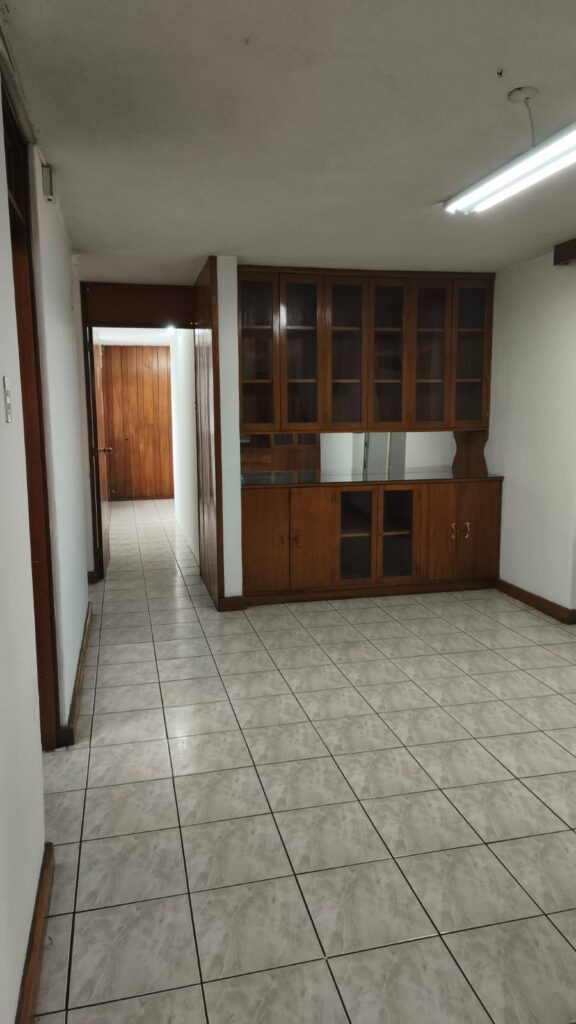 En Alquiler – Oficina Comercial De 180 M² En Zona 7 – A 50m De La Roosevelt - Foto 2 de 4