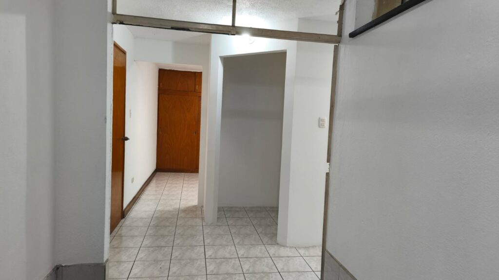 En Alquiler – Oficina Comercial De 180 M² En Zona 7 – A 50m De La Roosevelt - Foto 4 de 4